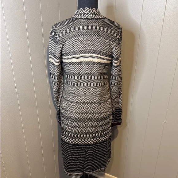 Z Angel Of The North Women’s Small Cozy Black and Gray Cardigan Sweater - Picture 5 of 6